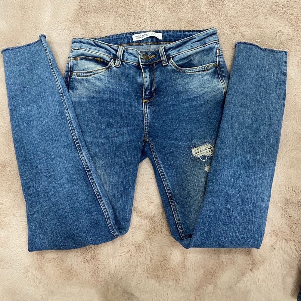 Zara Basics Low Rise Ripped Jeans - Picture 2 of 9